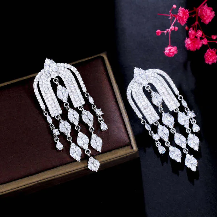 أقراط زفاف فاخرة من الخرز الطويلLuxury Long Beaded Wedding Earrings