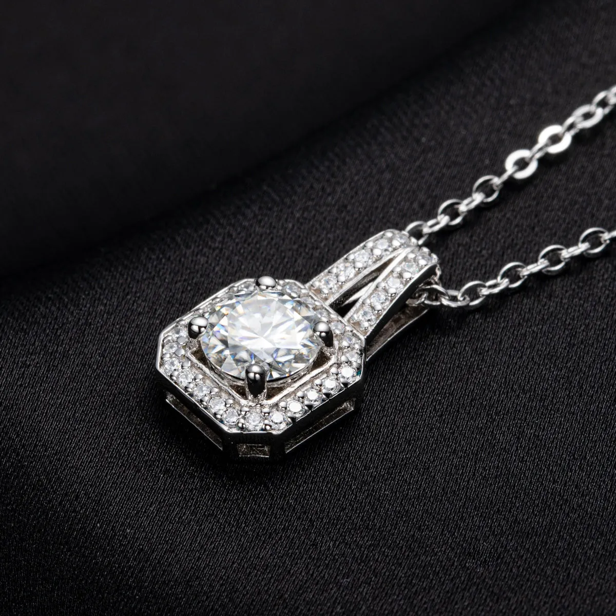 1.0CTTW D Color Moissanite Pendant Necklace 925 Sterling Silver Necklaces