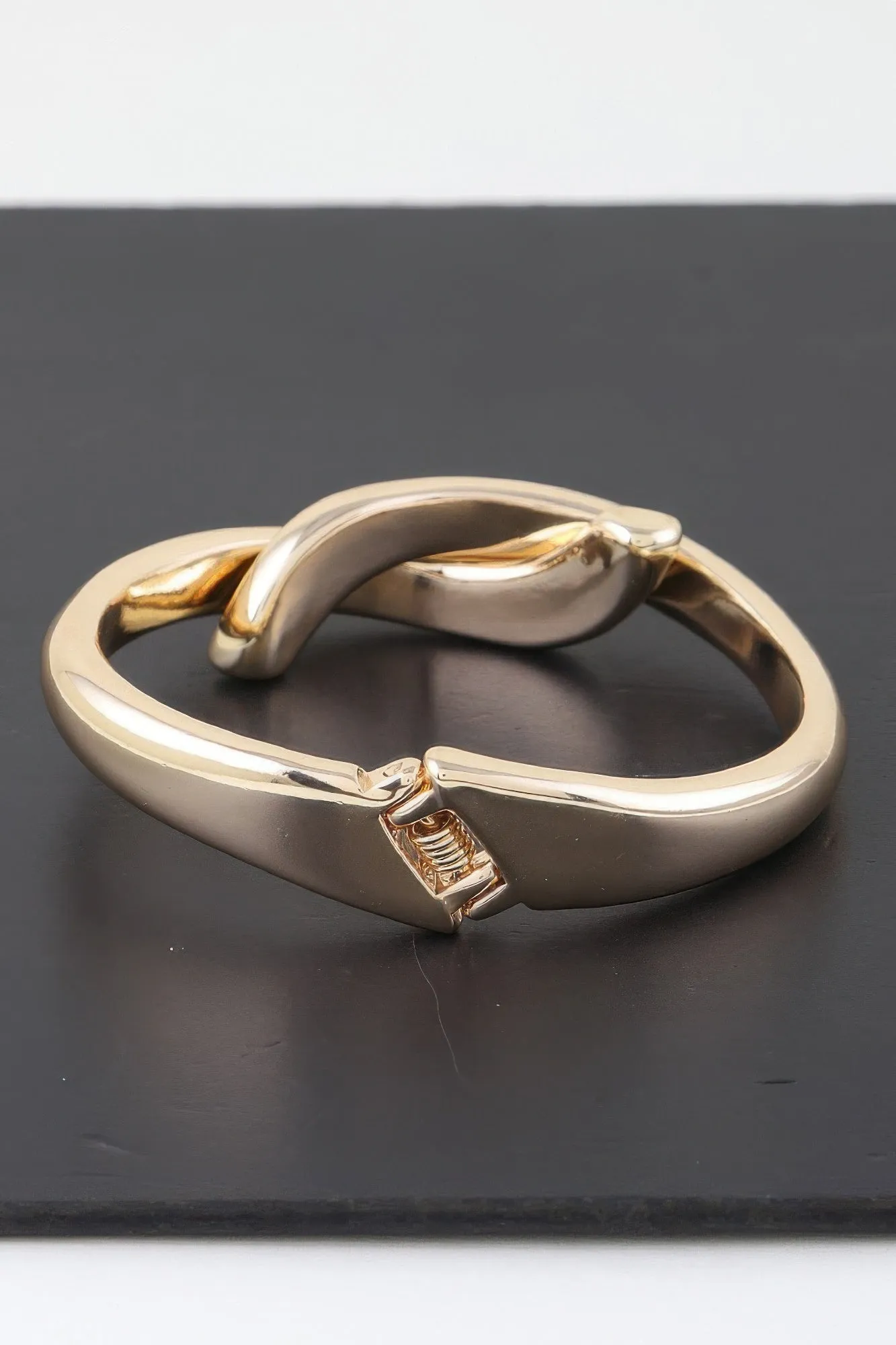 Chic Tie A Knot Bracelet