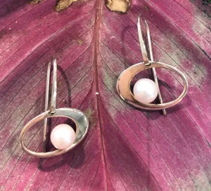 EL Designs "Paper Moon" Pearl Earrings
