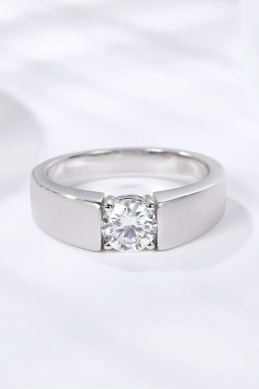 Elegant 1 Carat Lab-Grown Diamond Sterling Silver Ring - A Timeless Treasure