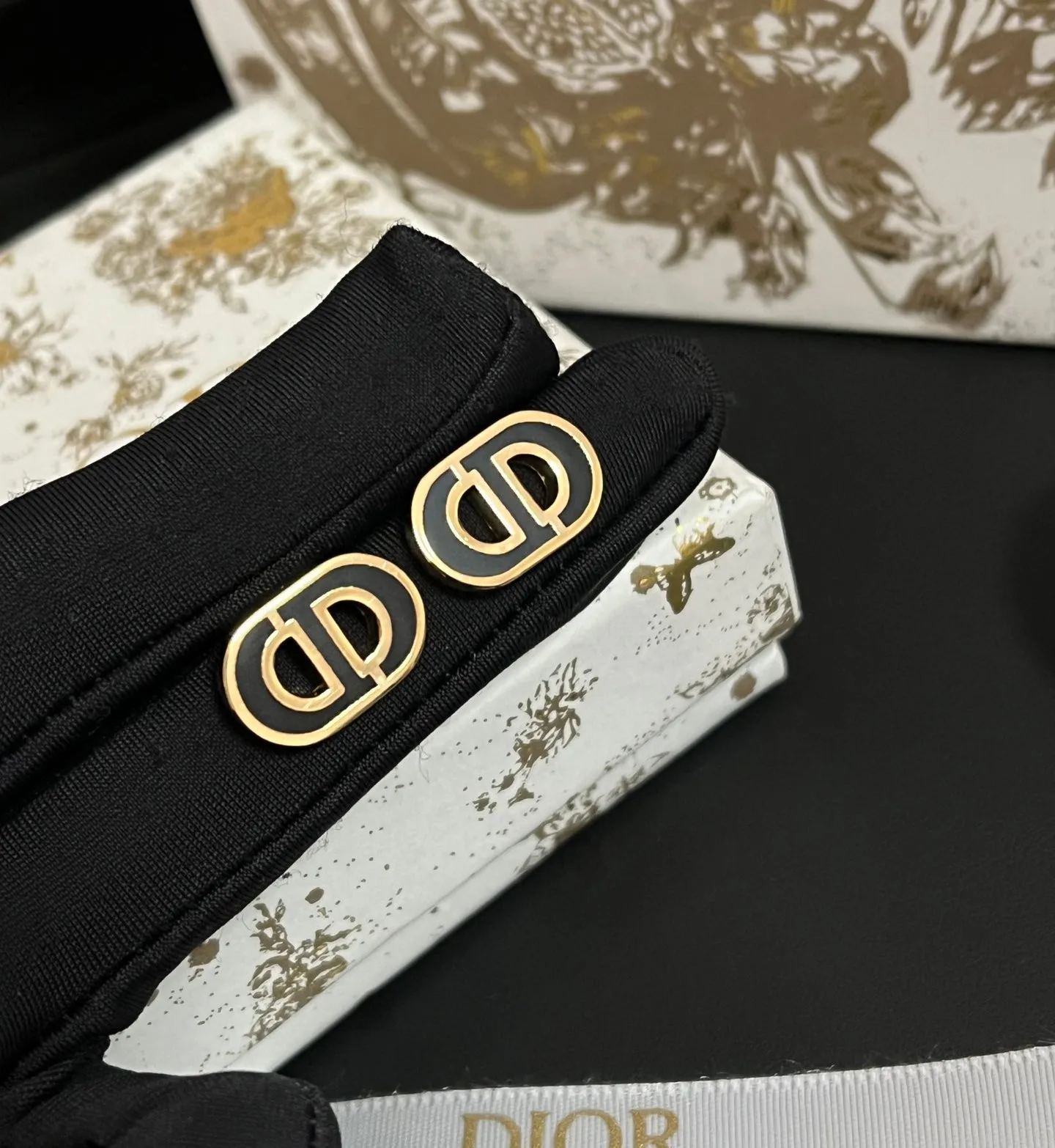 Stylish and simple CD earrings